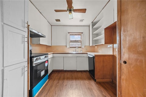 Tiny photo for 813 E Market ST, Sinton, TX 78387 (MLS # 481831)