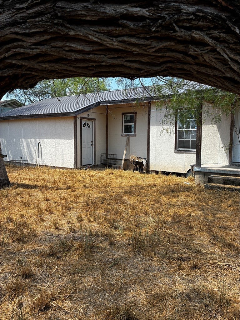 104 E Magnolia