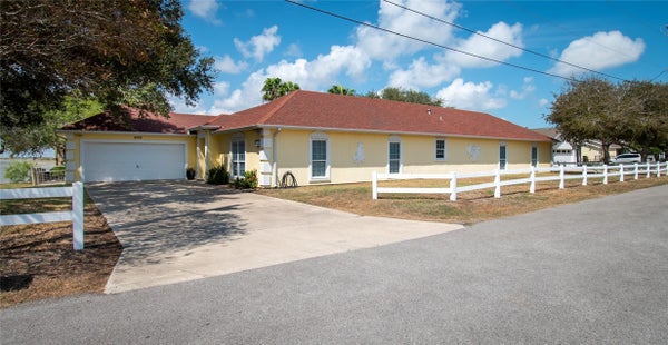 4006 BERLET LN, CORPUS CHRISTI, TX 78418 - Image e54cf079e0cbbd0e8535be7ef745ce20/1162569197