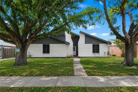 Photo of 5713 Crest Pebble Drive, Corpus Christi, TX 78415 (MLS # 476494)