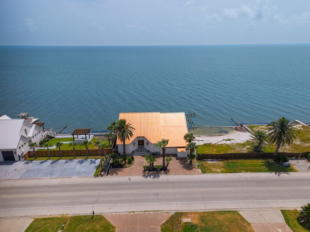 1840 Bay Shore Drive