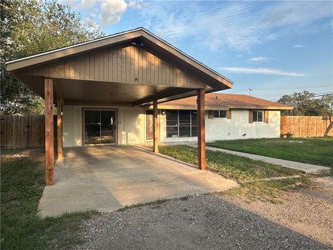 1602 Mesquite Avenue, Three Rivers, TX 78071 - #: 447936