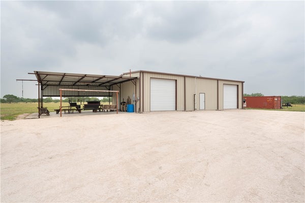 227 W HILL AVE, ALICE, TX 78332 - Image f1e2df66d68e3f6d3b3197bdbdb6c7be/3422123382