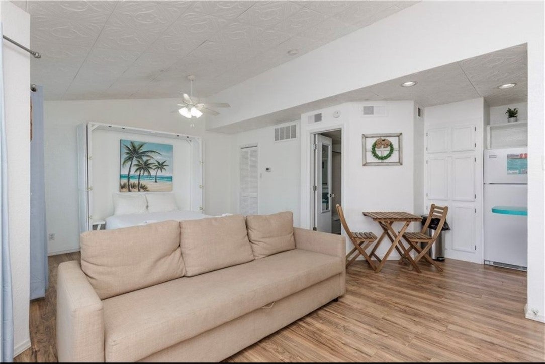 14721 Whitecap Boulevard 395