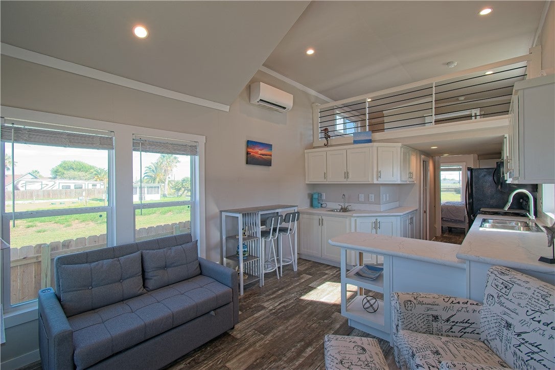 211 W Pompano