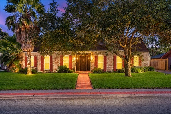 1221 W HENRIETTA AVE, KINGSVILLE, TX 78363 - Image f80f7b9cc43eed4b7788a72a310f2ffd/4087603348