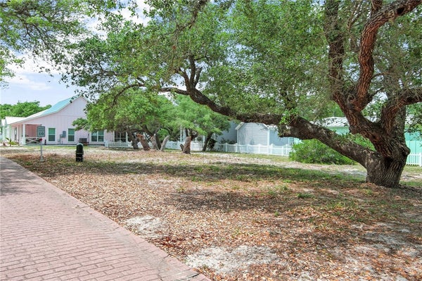 39 OLD COTTAGE BEACH DR, ROCKPORT, TX 78382 - Image f957ed115b2bb5c21e7b4fcdfaaf9cb1/2813773591