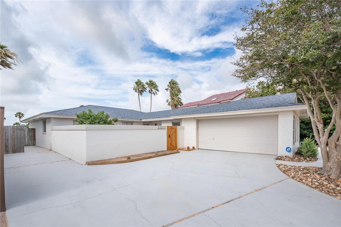 13765 EAGLESNEST BAY Drive