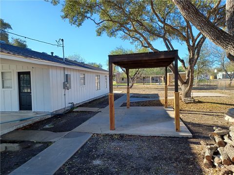 A home in Orange Grove