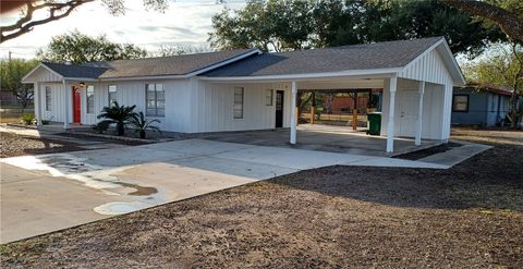 A home in Orange Grove