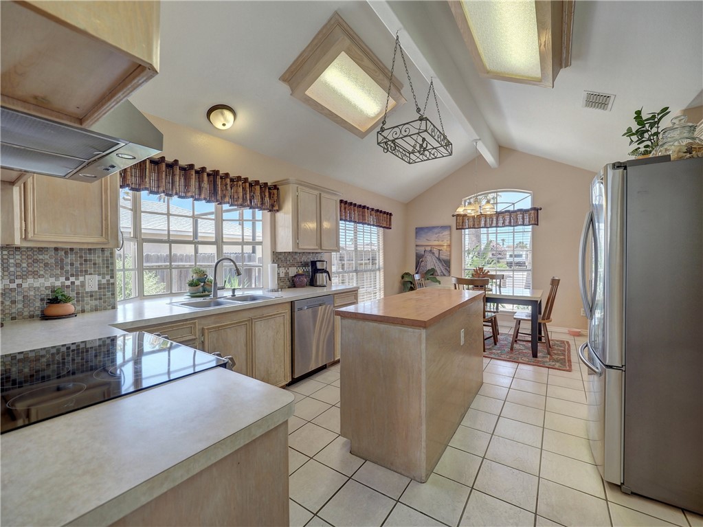 Corpus Christi, Texas 78418, United States, 3 Bedrooms Bedrooms, ,2 BathroomsBathrooms,Residential,Pending,54867