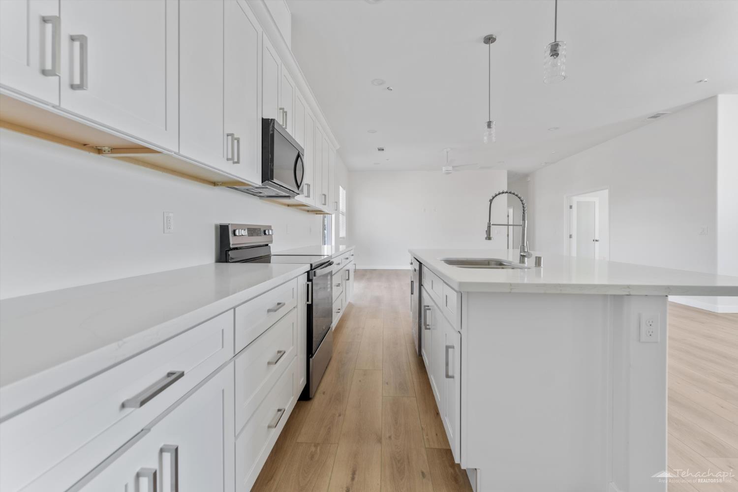 Tehachapi, California 93561, United States, 3 Bedrooms Bedrooms, ,2 BathroomsBathrooms,Residential,Active,172285