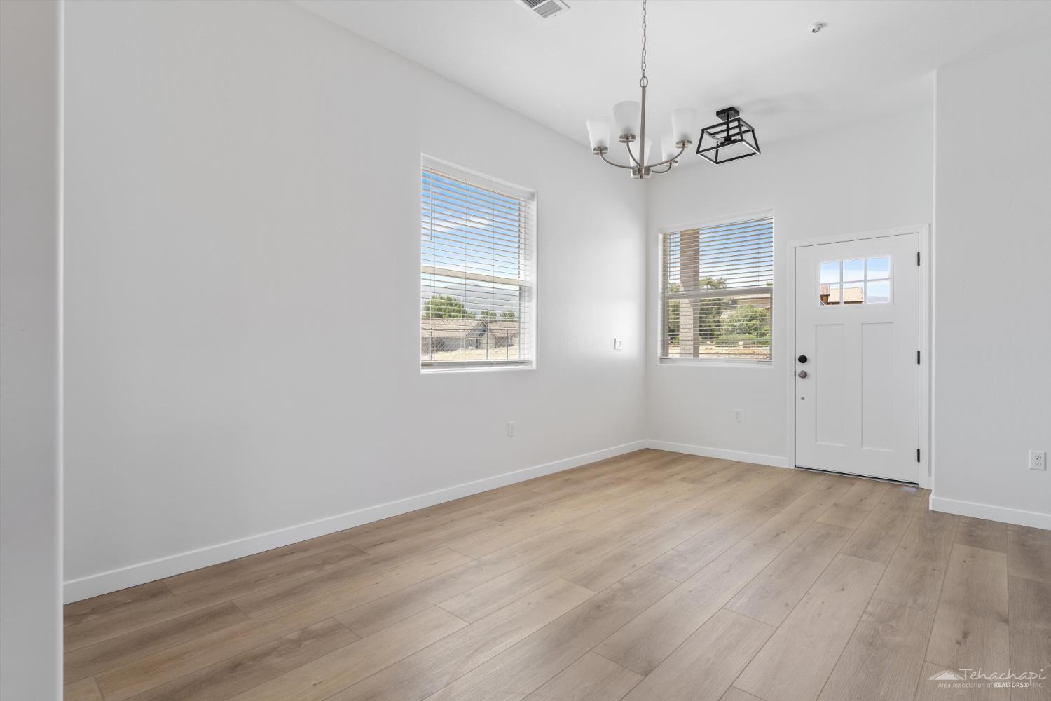 Tehachapi, California 93561, United States, 3 Bedrooms Bedrooms, ,2 BathroomsBathrooms,Residential,Active,172285