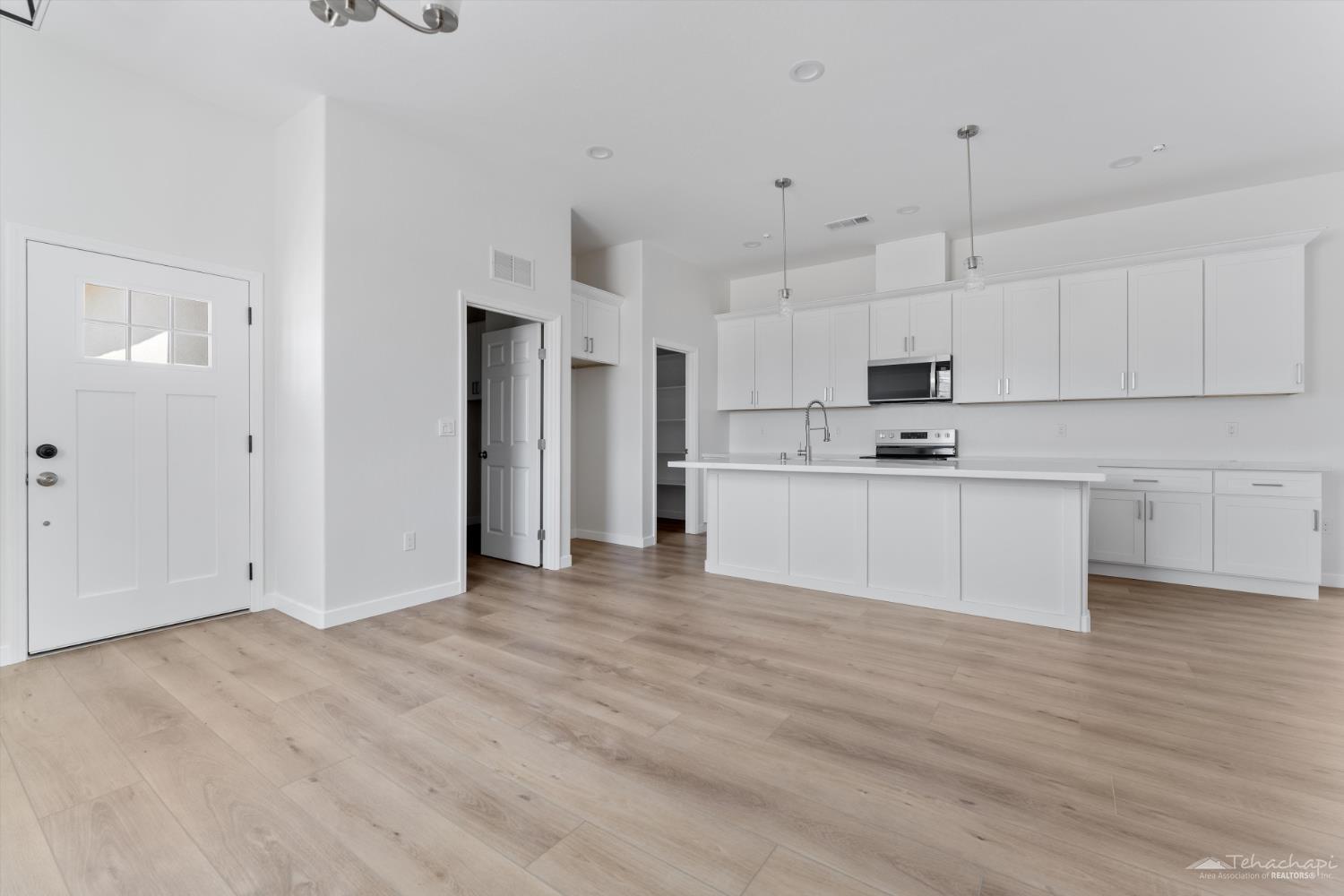 Tehachapi, California 93561, United States, 3 Bedrooms Bedrooms, ,2 BathroomsBathrooms,Residential,Active,172285