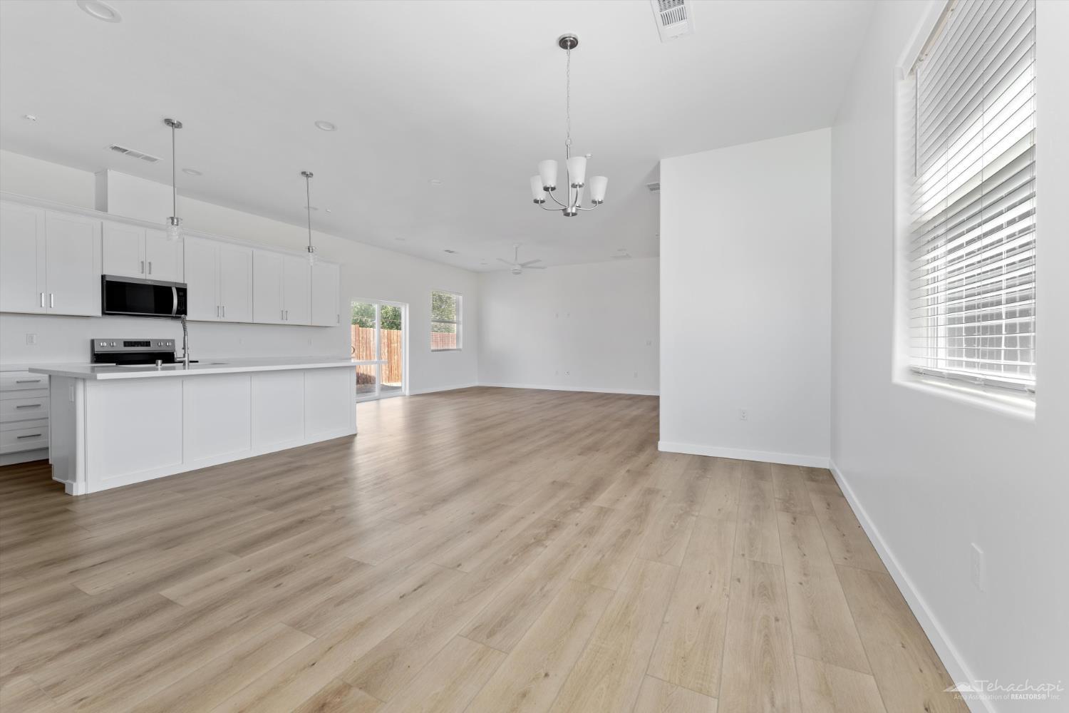 Tehachapi, California 93561, United States, 3 Bedrooms Bedrooms, ,2 BathroomsBathrooms,Residential,Active,172285