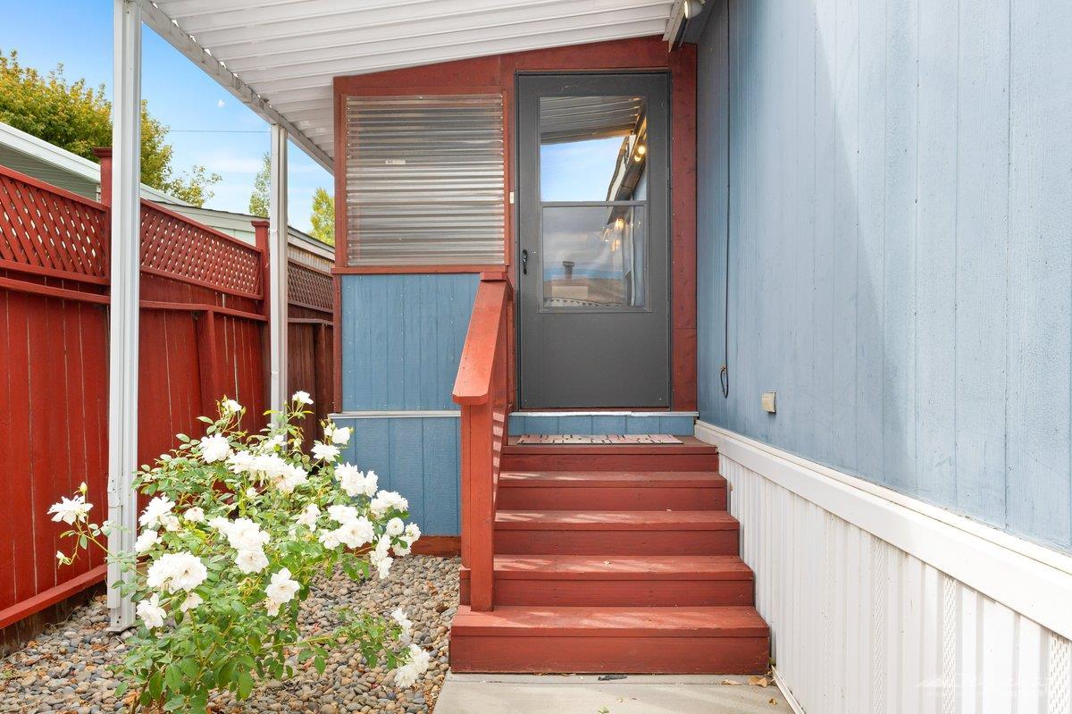 Tehachapi, California 93561, United States, 3 Bedrooms Bedrooms, ,2 BathroomsBathrooms,Residential,Active,230008