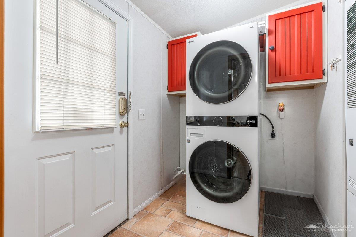 Tehachapi, California 93561, United States, 3 Bedrooms Bedrooms, ,2 BathroomsBathrooms,Residential,Active,230008