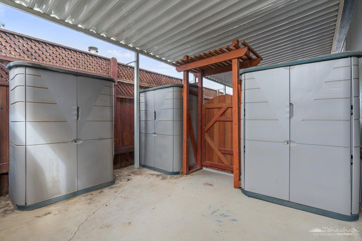 Tehachapi, California 93561, United States, 3 Bedrooms Bedrooms, ,2 BathroomsBathrooms,Residential,Active,230008