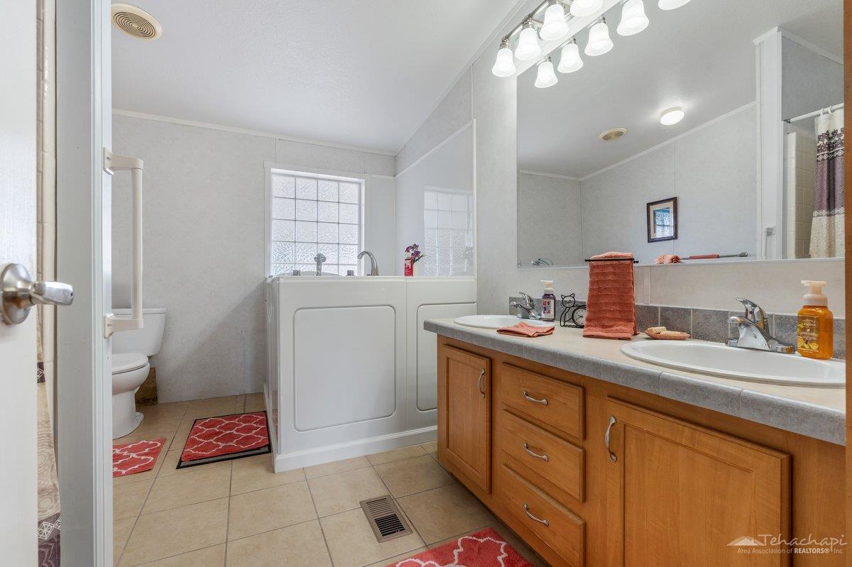 Tehachapi, California 93561, United States, 3 Bedrooms Bedrooms, ,2 BathroomsBathrooms,Residential,Active,230008