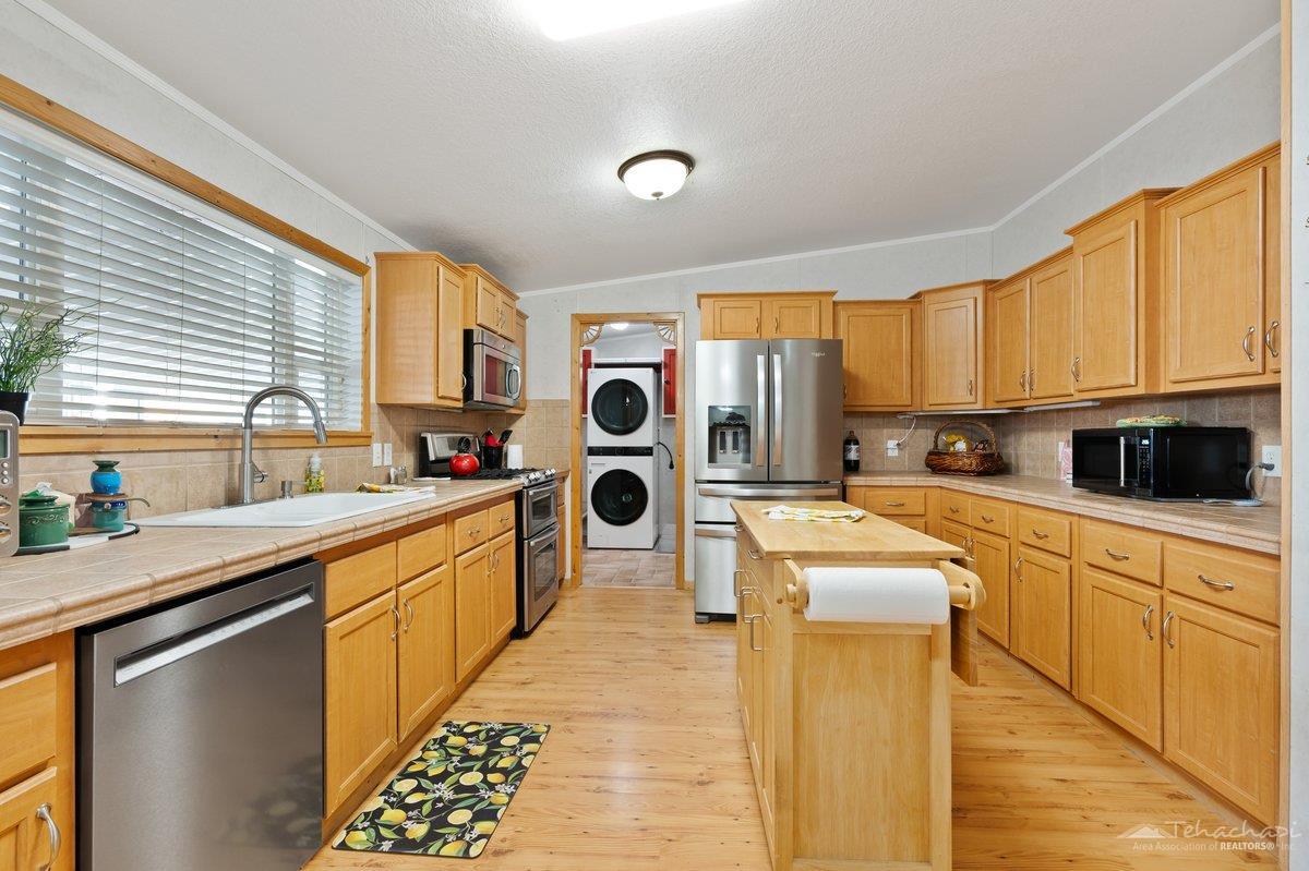 Tehachapi, California 93561, United States, 3 Bedrooms Bedrooms, ,2 BathroomsBathrooms,Residential,Active,230008