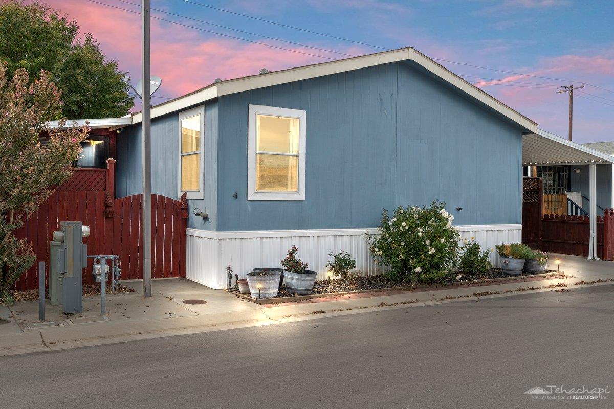 Tehachapi, California 93561, United States, 3 Bedrooms Bedrooms, ,2 BathroomsBathrooms,Residential,Active,230008