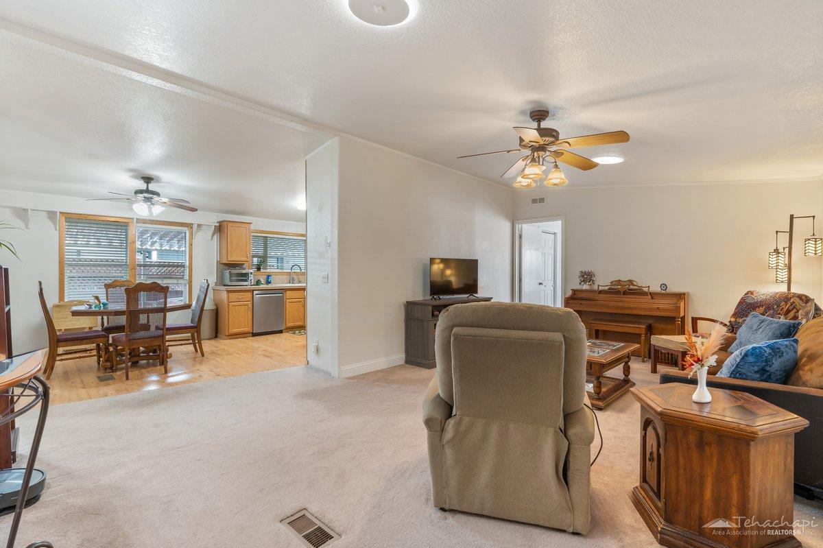 Tehachapi, California 93561, United States, 3 Bedrooms Bedrooms, ,2 BathroomsBathrooms,Residential,Active,230008