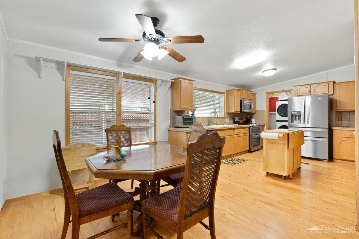 Tehachapi, California 93561, United States, 3 Bedrooms Bedrooms, ,2 BathroomsBathrooms,Residential,Active,230008