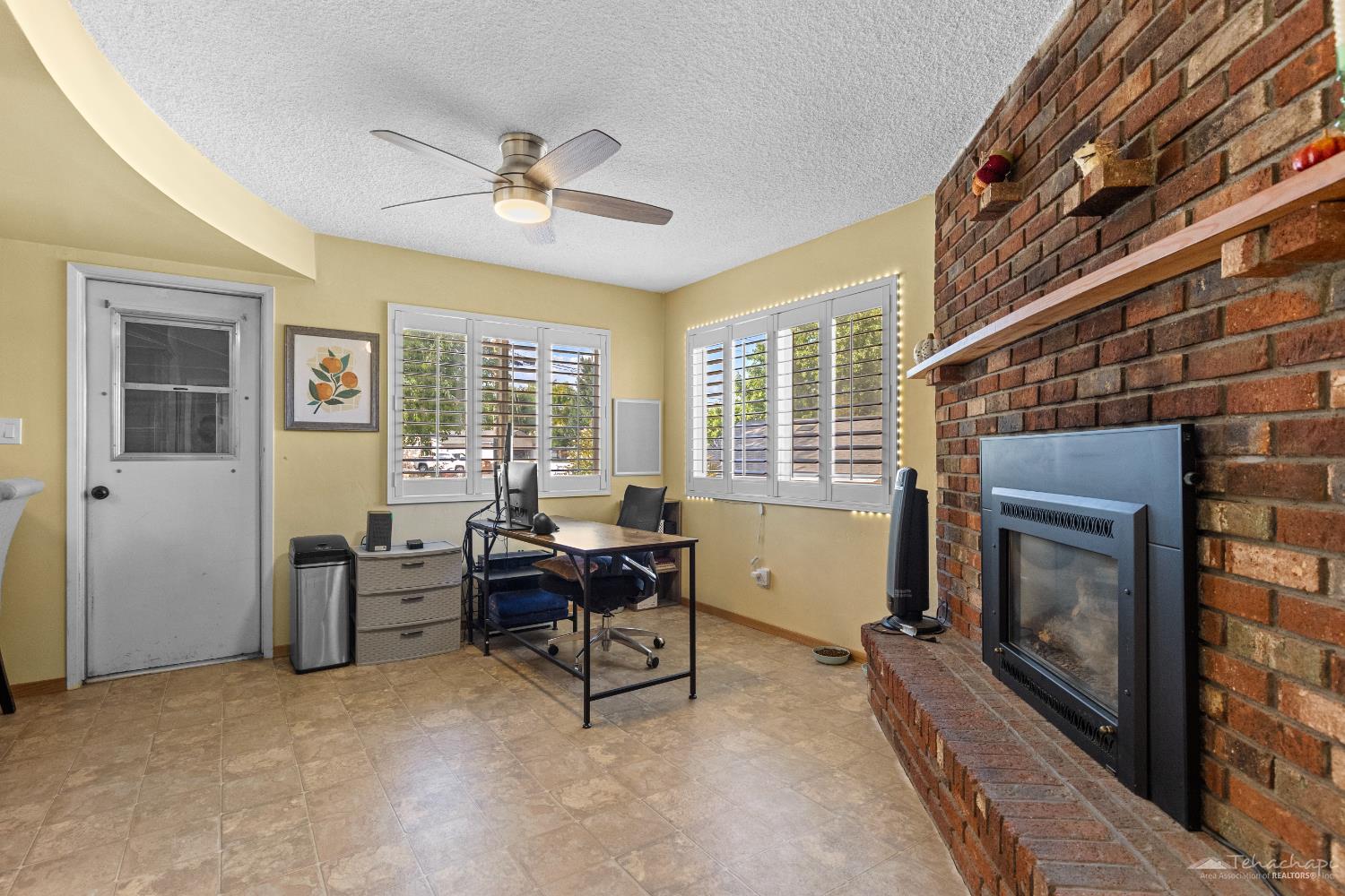 Tehachapi, California 93561, United States, 2 Bedrooms Bedrooms, ,2 BathroomsBathrooms,Residential,Active,217371