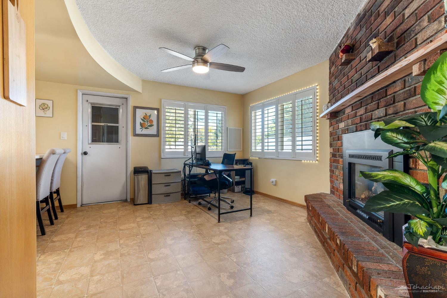 Tehachapi, California 93561, United States, 2 Bedrooms Bedrooms, ,2 BathroomsBathrooms,Residential,Active,217371