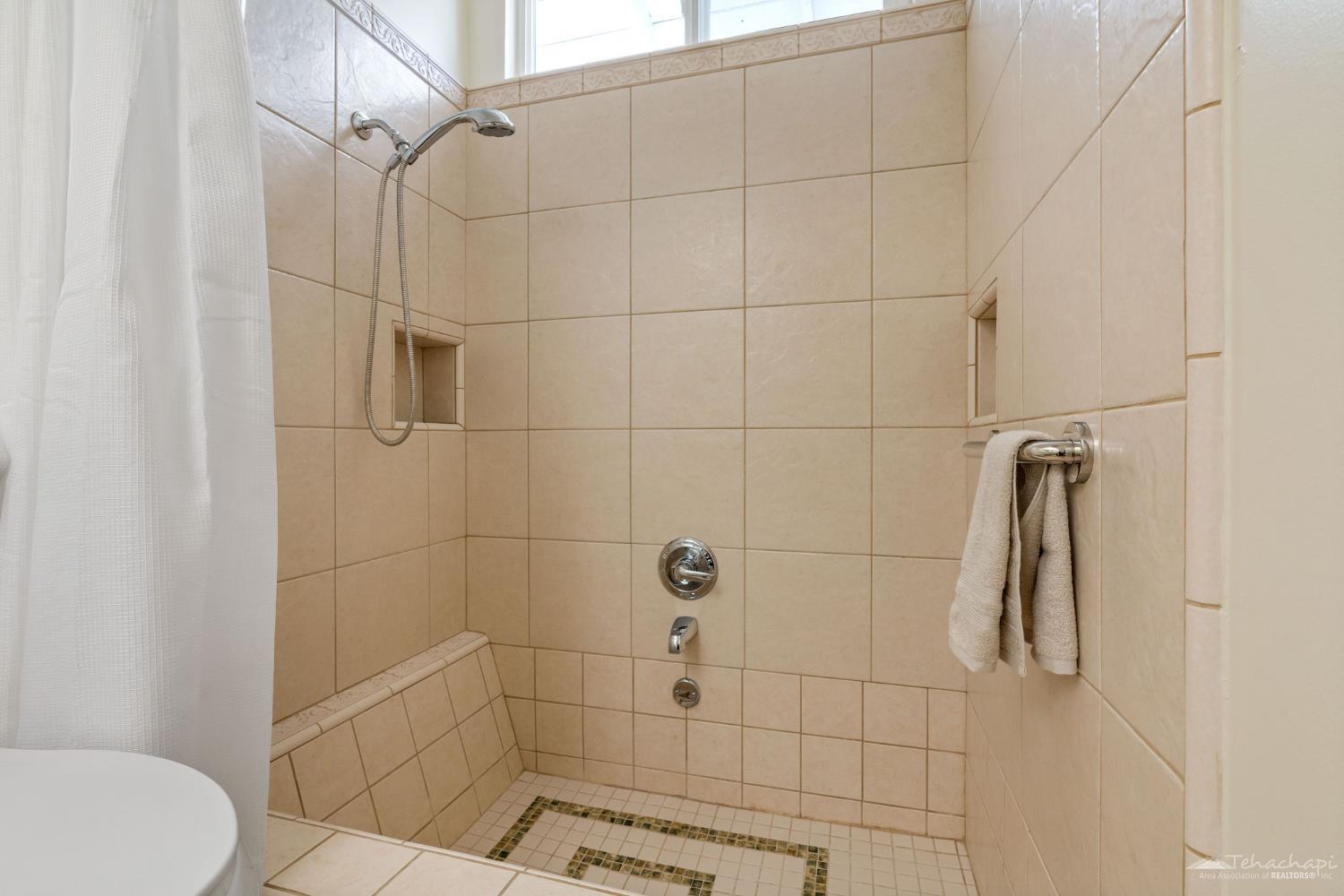 Tehachapi, California 93561, United States, 2 Bedrooms Bedrooms, ,2 BathroomsBathrooms,Residential,Active,217371