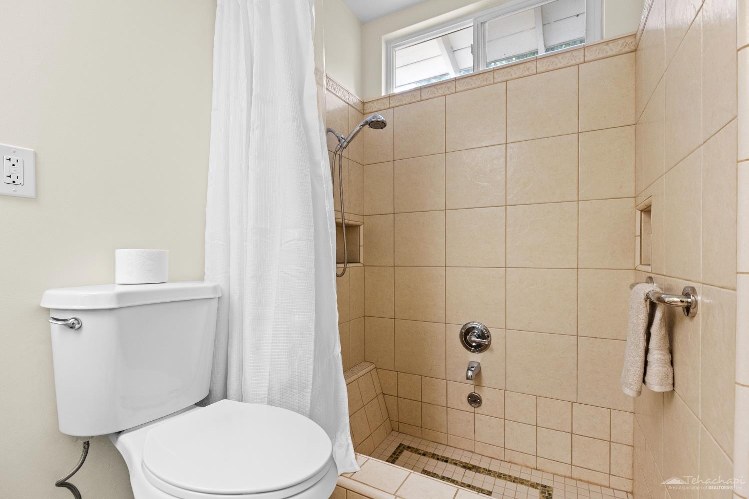 Tehachapi, California 93561, United States, 2 Bedrooms Bedrooms, ,2 BathroomsBathrooms,Residential,Active,217371