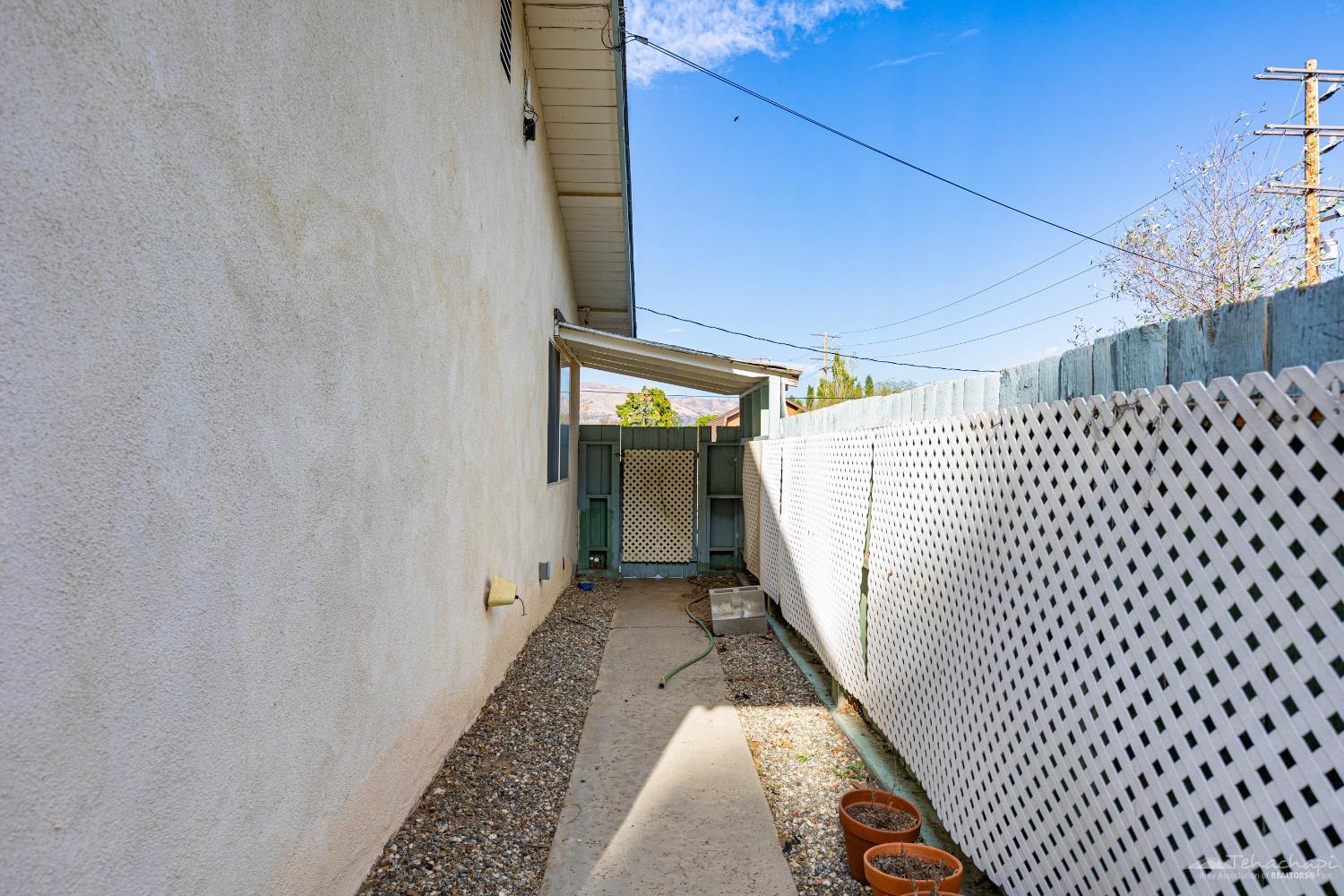 Tehachapi, California 93561, United States, 2 Bedrooms Bedrooms, ,2 BathroomsBathrooms,Residential,Active,217371