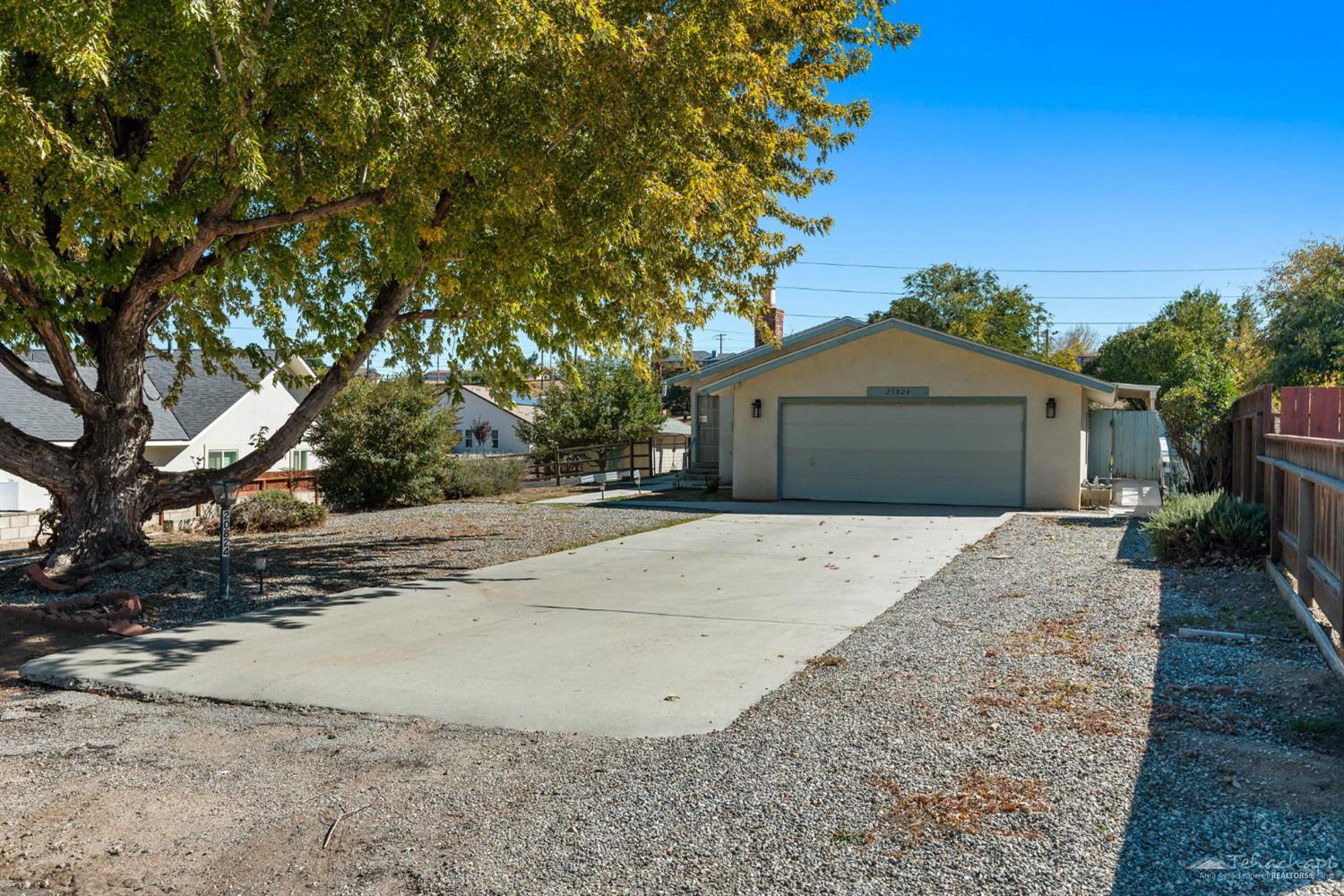 Tehachapi, California 93561, United States, 2 Bedrooms Bedrooms, ,2 BathroomsBathrooms,Residential,Active,217371