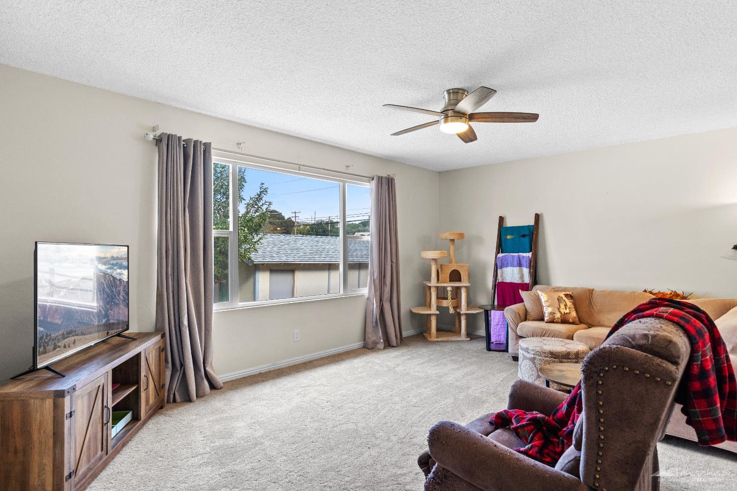 Tehachapi, California 93561, United States, 2 Bedrooms Bedrooms, ,2 BathroomsBathrooms,Residential,Active,217371