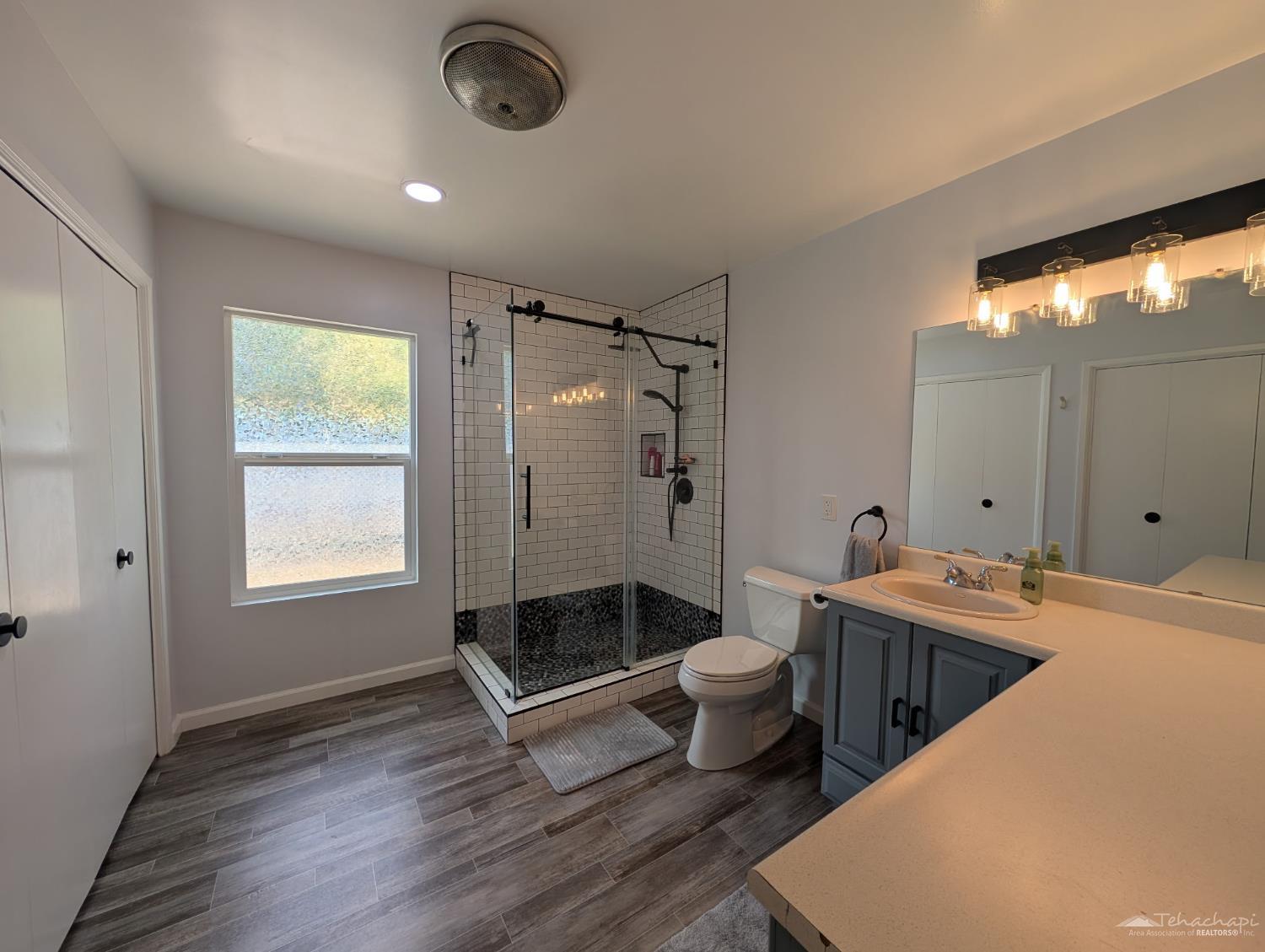 Tehachapi, California 93561, United States, 2 Bedrooms Bedrooms, ,2 BathroomsBathrooms,Residential,Active,217371