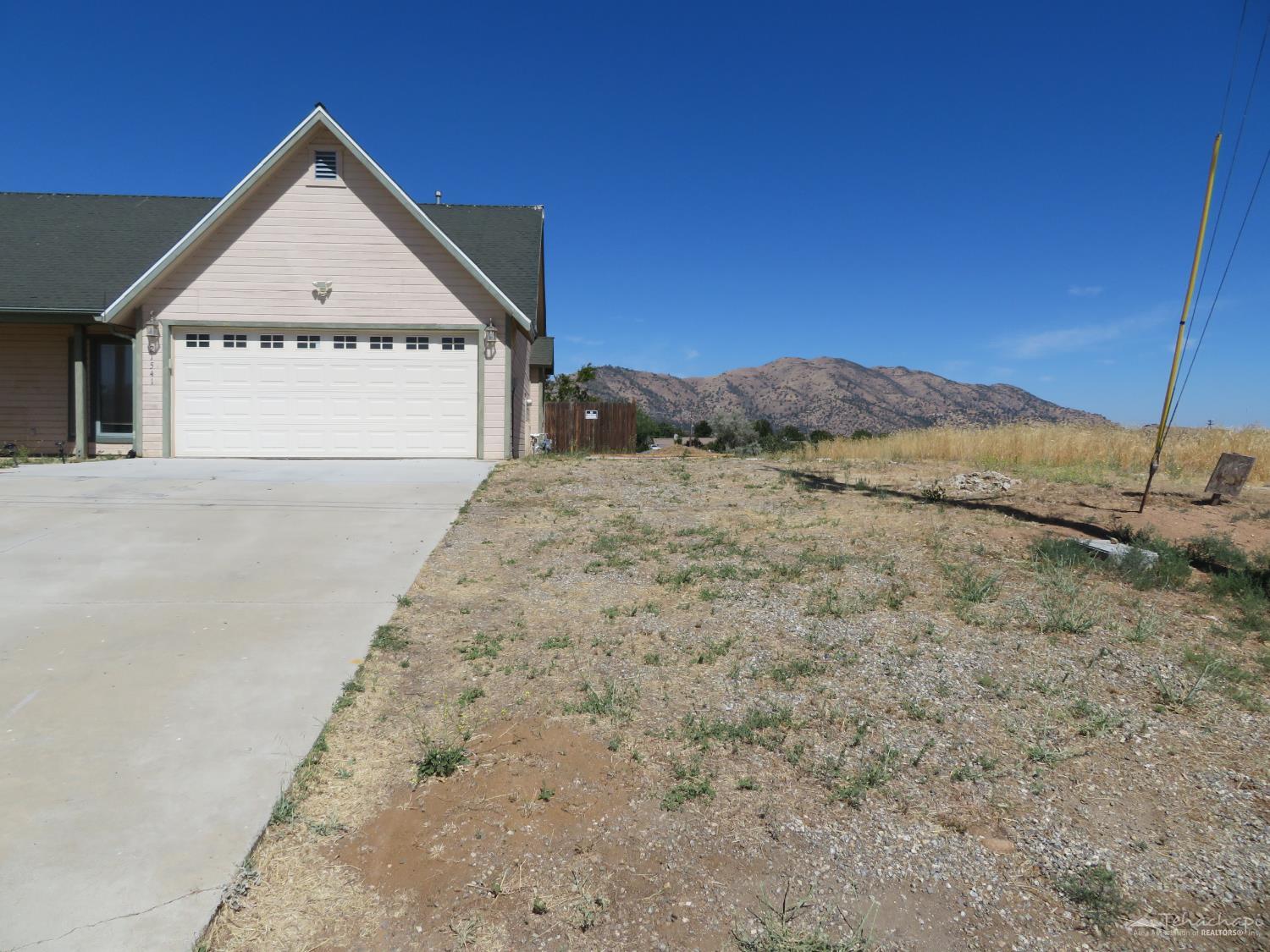 Tehachapi, California 93561, United States, 3 Bedrooms Bedrooms, ,2 BathroomsBathrooms,Residential,Active,151367
