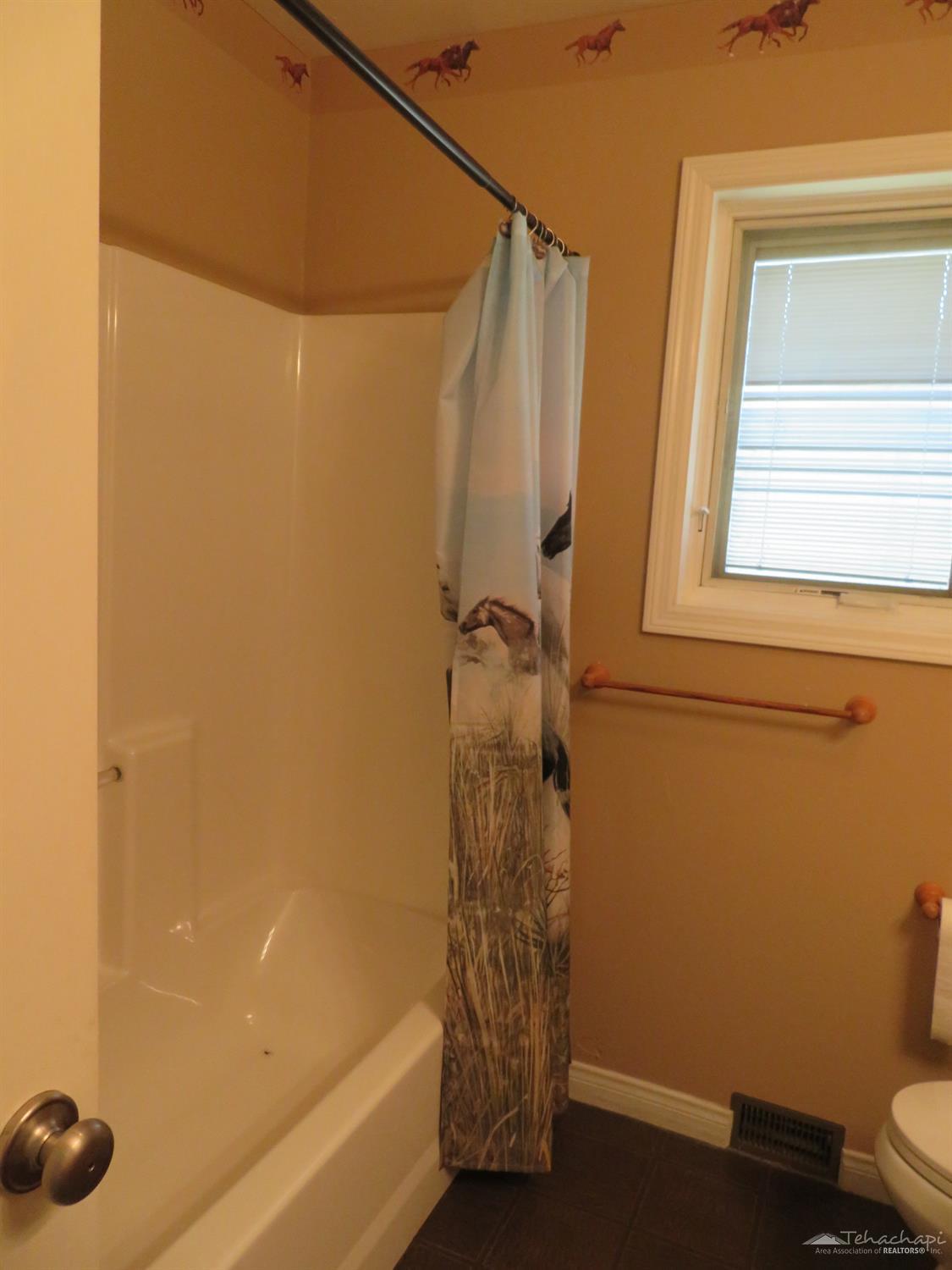 Tehachapi, California 93561, United States, 3 Bedrooms Bedrooms, ,2 BathroomsBathrooms,Residential,Active,151367