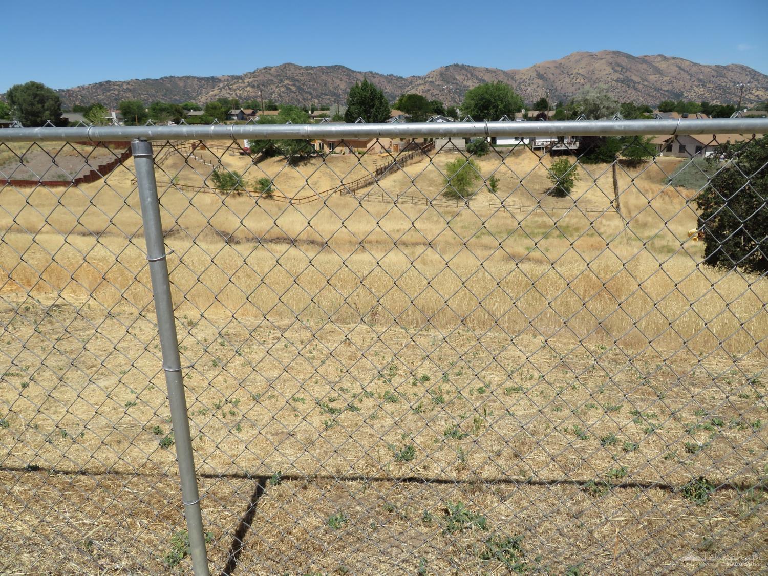 Tehachapi, California 93561, United States, 3 Bedrooms Bedrooms, ,2 BathroomsBathrooms,Residential,Active,151367