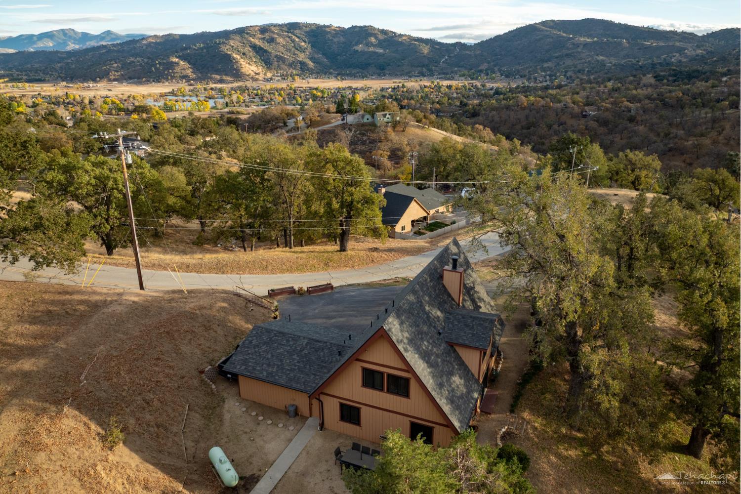 Tehachapi, California 93561, United States, 3 Bedrooms Bedrooms, ,2 BathroomsBathrooms,Residential,Active,242182