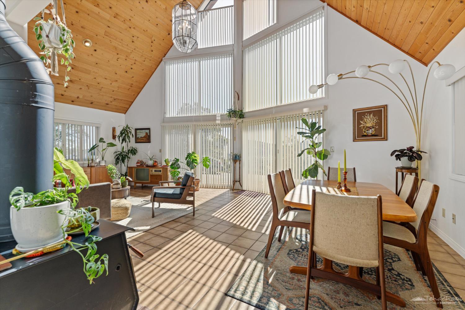 Tehachapi, California 93561, United States, 3 Bedrooms Bedrooms, ,2 BathroomsBathrooms,Residential,Active,242182