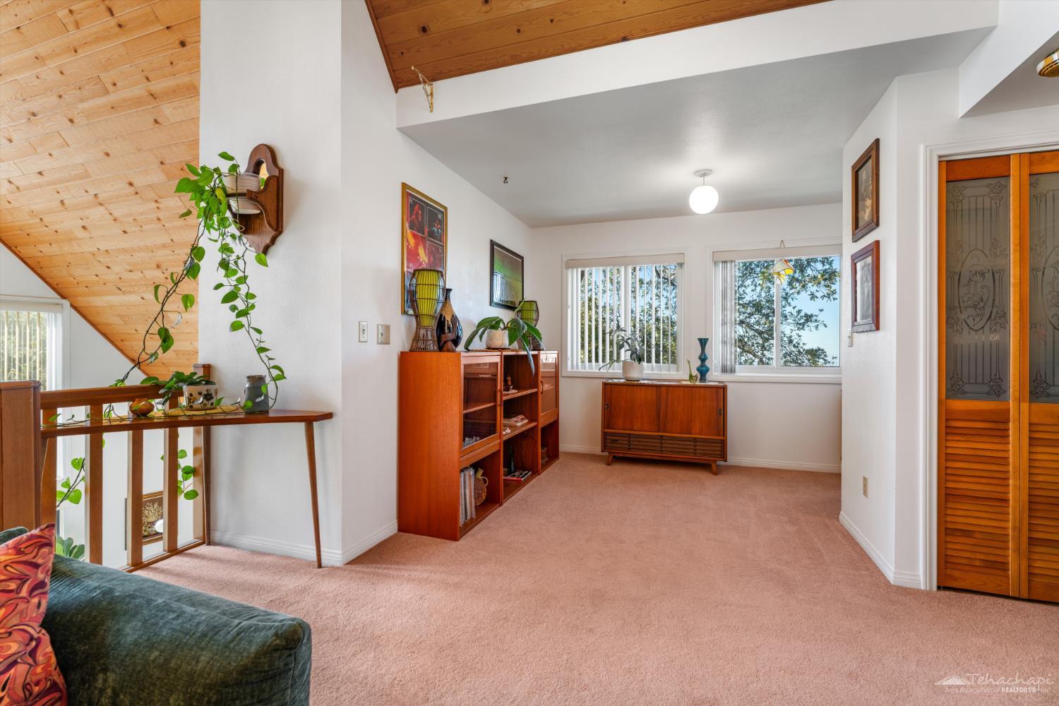 Tehachapi, California 93561, United States, 3 Bedrooms Bedrooms, ,2 BathroomsBathrooms,Residential,Active,242182