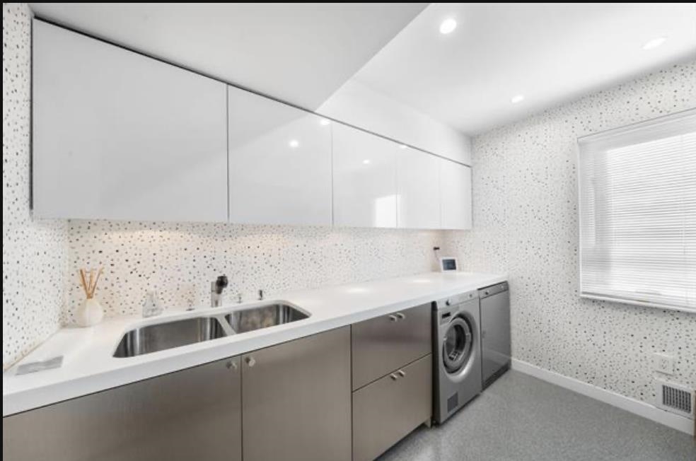 Stone Harbor, New Jersey 08247, United States, 4 Bedrooms Bedrooms, ,1 BathroomBathrooms,Residential,Active,245231