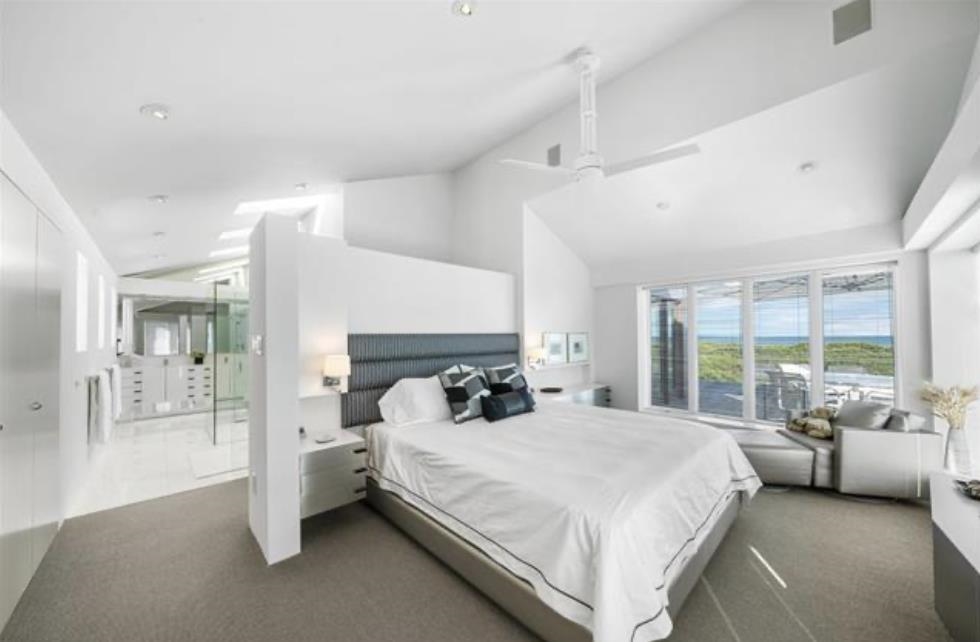 Stone Harbor, New Jersey 08247, United States, 4 Bedrooms Bedrooms, ,1 BathroomBathrooms,Residential,Active,245231