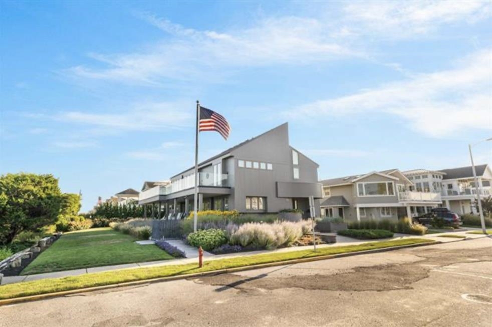 Stone Harbor, New Jersey 08247, United States, 4 Bedrooms Bedrooms, ,1 BathroomBathrooms,Residential,Active,245231