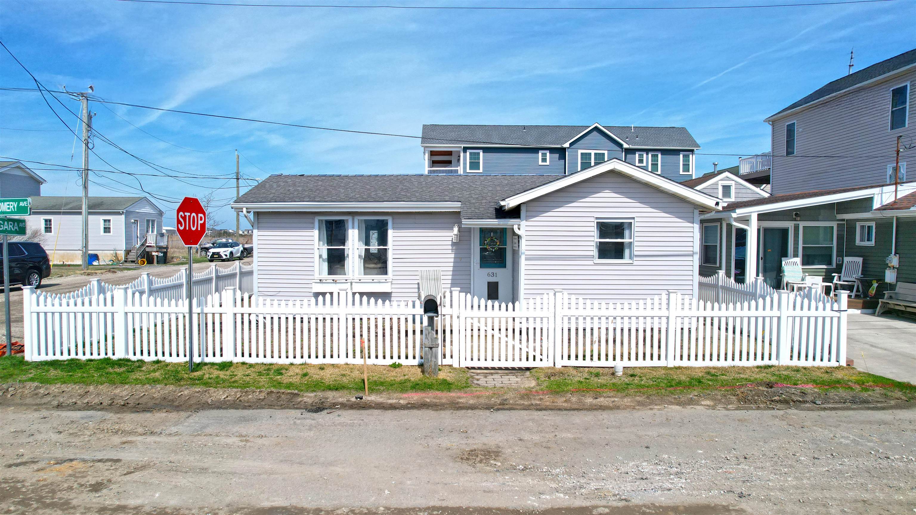 631 W Montgomery Avenue