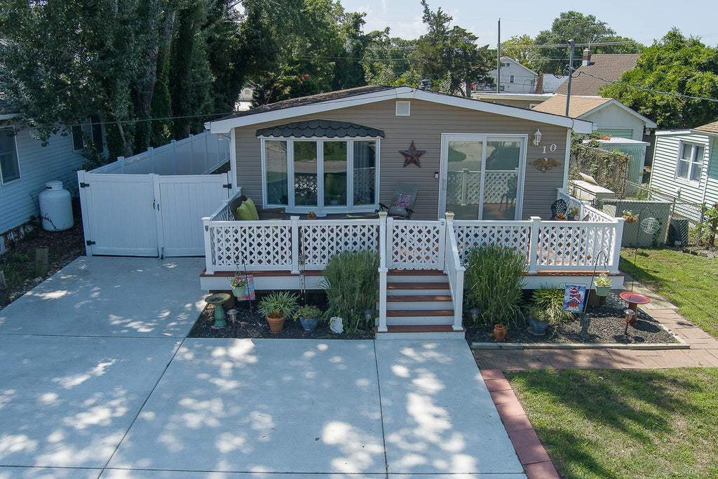 Photo of 10 E Atlantic Avenue, Villas, NJ 08251 (MLS # 262250)