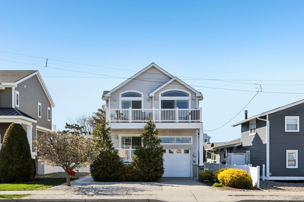 Photo of 1838 Dune Drive, Avalon, NJ 08202 (MLS # 260946)