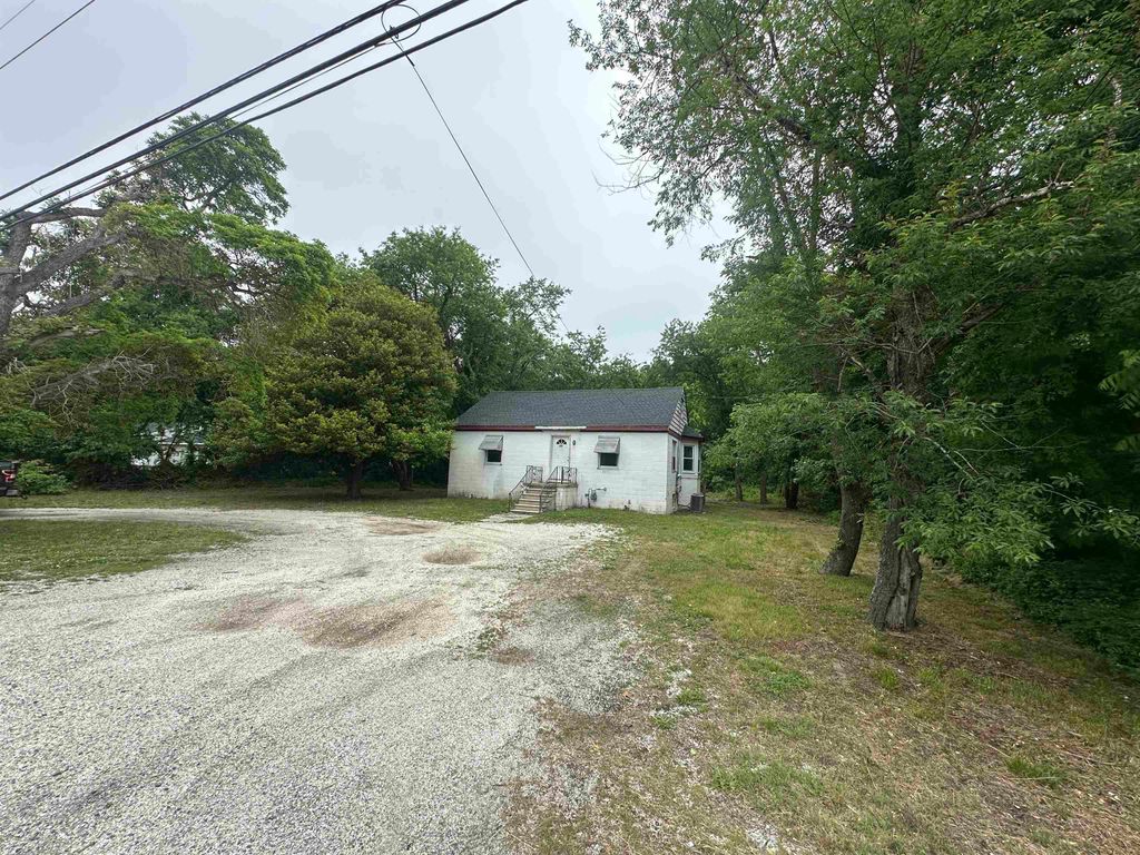 Photo of 100 Indian Trail RD, Cape May Court House, NJ 08210 (MLS # 261446)