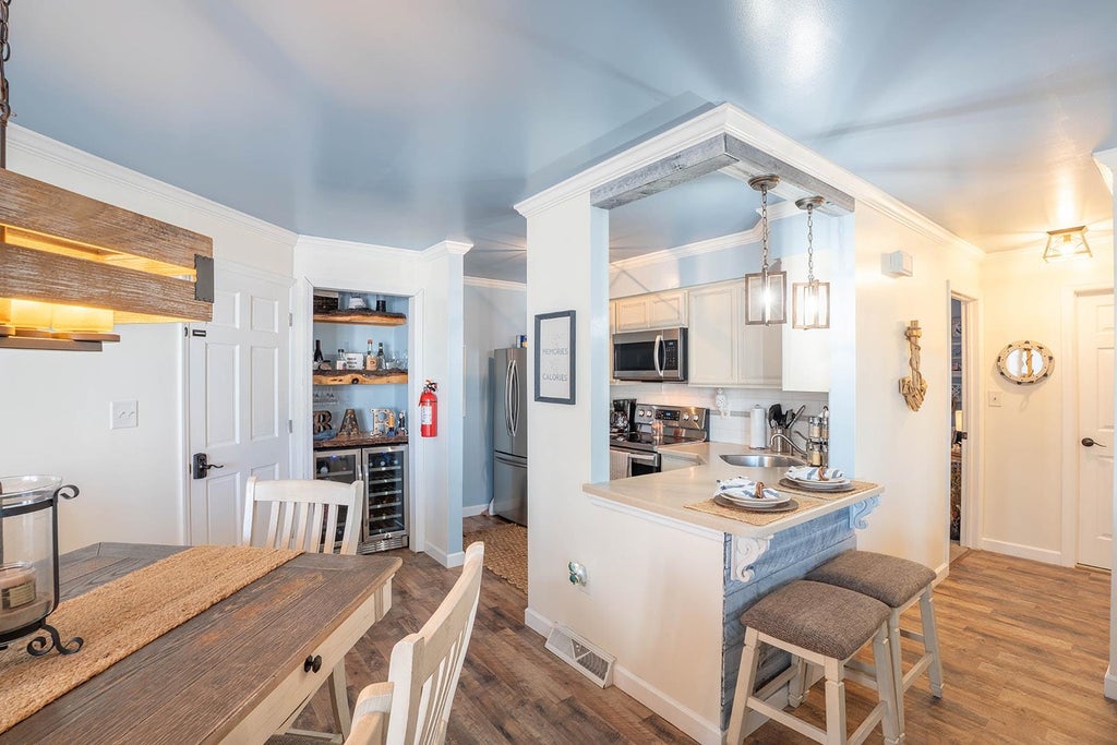 Photo of 644 W Pine AVE #3, North Wildwood, NJ 08090 (MLS # 262245)