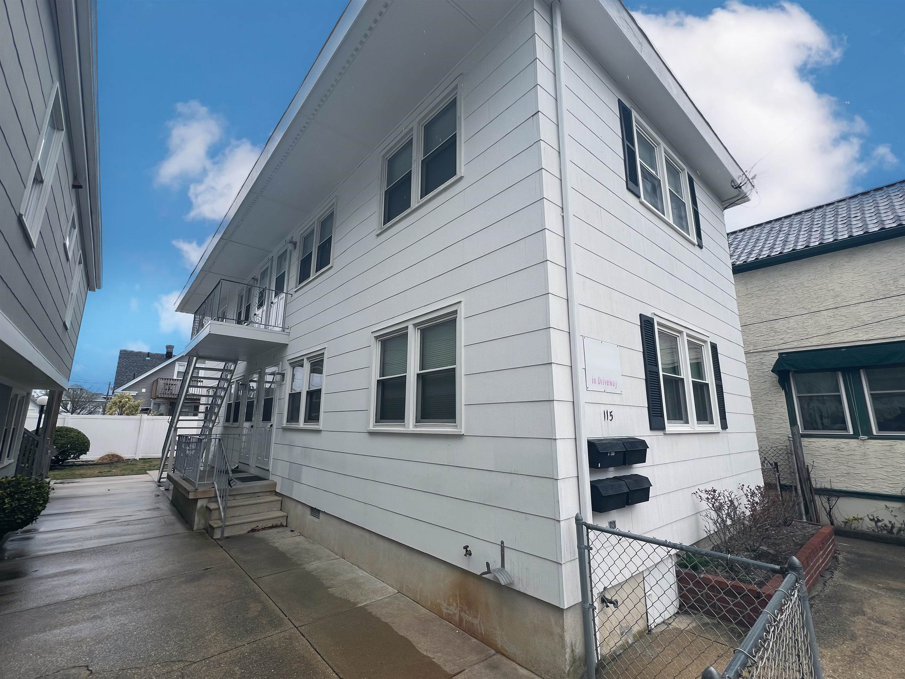 115-117 W Poplar Avenue